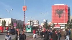 Tirana pergatitet per feste