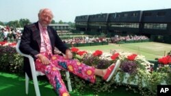 ARSIP – Komentator tenis Bud Collins, meninggal dunia dalam usia 86 tahun, Jumat, 4 Mar 2016.