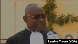 Me Mathieu Somé, avocat général Gilbert Diendéré, à Ouagadougou, au Burkina, le 27 novembre 2018. (VOA/Lamine Traoré)