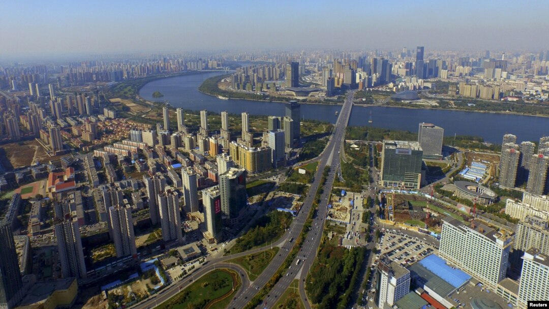 Foto udara kota Shenyang, provinsi Liaoning, yang dulu menjadi mesin penggerak pertumbuhan China, tapi kini tergelincir dalam resesi (foto: dok).