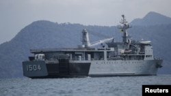 Kapal angkatan laut Malaysia berpatroli di perairan dekat Pulau Langkawi, 16 Mei 2015. (Foto: dok).