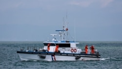 Garda Pantai Taiwan sedang berpatroli di lepas pantai Nangan Township di Kepulauan Matsu, 15 Oktober 2024, sehari setelah China melakukan latihan militer di dekat Taiwan. (Foto: Daniel Ceng/AFP)