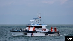 Garda Pantai Taiwan sedang berpatroli di lepas pantai Nangan Township di Kepulauan Matsu, 15 Oktober 2024, sehari setelah China melakukan latihan militer di dekat Taiwan. (Foto: Daniel Ceng/AFP)