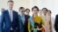 ICJ တွင် ကြားနာစစ်ဆေးမည့်ကိစ္စ ရင်ဆိုင်ဖြေရှင်းရန် နယ်သာလန်နိုင်ငံသို့ ထွက်ခွာသွားသည့် နိုင်ငံတော်၏အတိုင်ပင်ခံပုဂ္ဂိုလ် ဒေါ်အောင်ဆန်းစုကြည်။ (ဒီဇင်ဘာ ၈၊ ၂၀၁၉)