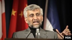 Juru runding nuklir Iran Saeed Jalili dalam konferensi pers di Jenewa (foto: dok). Iran dan Amerika dilaporkan menyepakati tatap muka pertama soal nuklir Iran. 