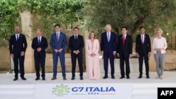 Para pemimpin dunia di sela-sela penyelenggaraan KTT G7 di Apulia, Italia, 13 Juni 2024. (Foto: AFP)