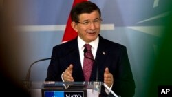 Le Premier ministre turc Ahmet Davutoglu à l'Otan le 30 novembre 2015. (AP Photo/Virginia Mayo)