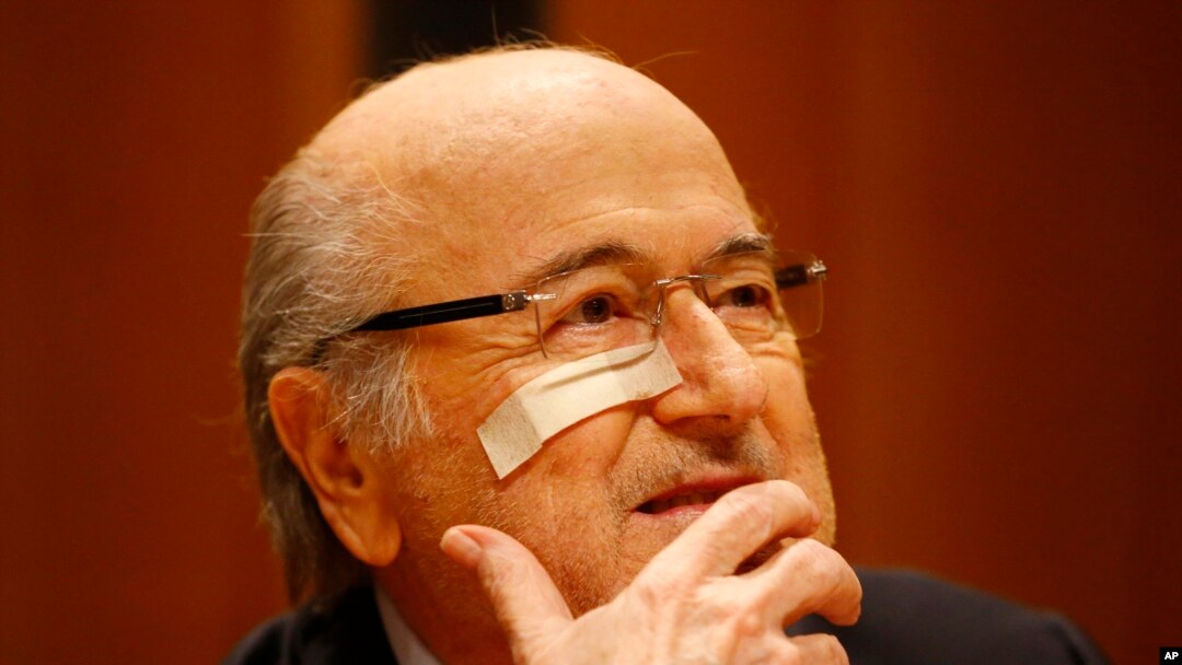 Presiden FIFA Sepp Blatter yang diskors menghadiri konferensi pers di Zurich, Swiss, 21 Desember 2015, setelah dilarang terlibat dalam kegiatan yang berkaitan dengan sepakbola selama 8 tahun.