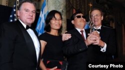 陈光诚在华盛顿获颁自由民主奖