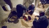 &nbsp;پخت حلیم به شیوه سنتی در کرمانشاه؛ در این شیوه حلیم یک شب در داخل کوزه در تنور پخته می شود.
