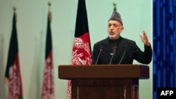 Tổng thống Afghanistan Hamid Karzai phát biểu tại phiên khai mạc cuộc họp loya jirga