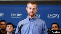 Kent Brantly yang dinyatakan sembuh dari ebola, memberikan konferensi pers di rumah sakit Universitas Emory University di Atlanta, Georgia (21/8).