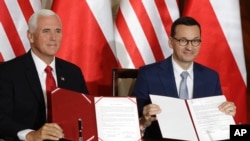 El vicepresidente de EE.UU., Mike Pence, y el primer ministro de Polonia firmaron un acuerdo de cooperación sobre tecnología 5G el lunes. 