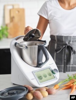 Thermomix Takes Smart Kitchen Innovation to the Next Level: Introduces Cookidoo Created Recipes and All-New Blade Cover & Peeler