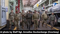 김규하 한국 육군참모총장(사진 가운데)이 16일 경북 칠곡 캠프 캐럴에 위치한 미 육군 전진배치 장비 저장시설(APS-4)을 방문했다.