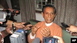 Tin Oo, deputy leader of the National League for Democracy (NLD), talks to journalists at his residence following the expiry of his detention in Rangoon, Burma, 13 Feb 2010