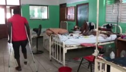 Neciado Altidor, who is stuck at the hospital, hobbles around on crutches at the General Hospital in Port-au-Prince. (Matiado Vilme/VOA Creole)