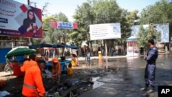  Afghan security forces stand guard near the site of an explosion in Kabul, Afghanistan, July 19, 2019. A powerful bomb exploded outside the gates of Kabul University in the Afghan capital Friday, according to police and health officials. 