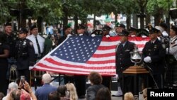 纪念2001年9月11日世贸中心遭受恐怖袭击22周年的仪式于2023年9月11日在美国纽约市国家9月11日纪念博物馆举行。 （路透社）