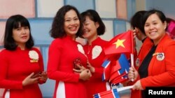 Beberapa perempuan Vietnam di TK Persahabatan Vietnam-Korea menjelang KTT Korea Utara-AS di Hanoi, Vietnam, 26 Februari 2019. (Foto: Reuters)