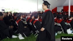 2012年5月24日薄熙来的儿子薄瓜瓜在哈佛大学约翰·F·肯尼迪政府学院毕业典礼