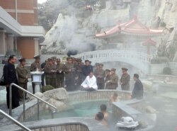 김정은 북한 국무위원장이 양덕군 온천관광지구를 시찰했다고, 지난해 10월 관영매체들이 전했다.