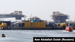 Un ferry au large de l'île du Nil d'al-Warraq, au sud du Caire, en Égypte, le 16 juillet 2017. 