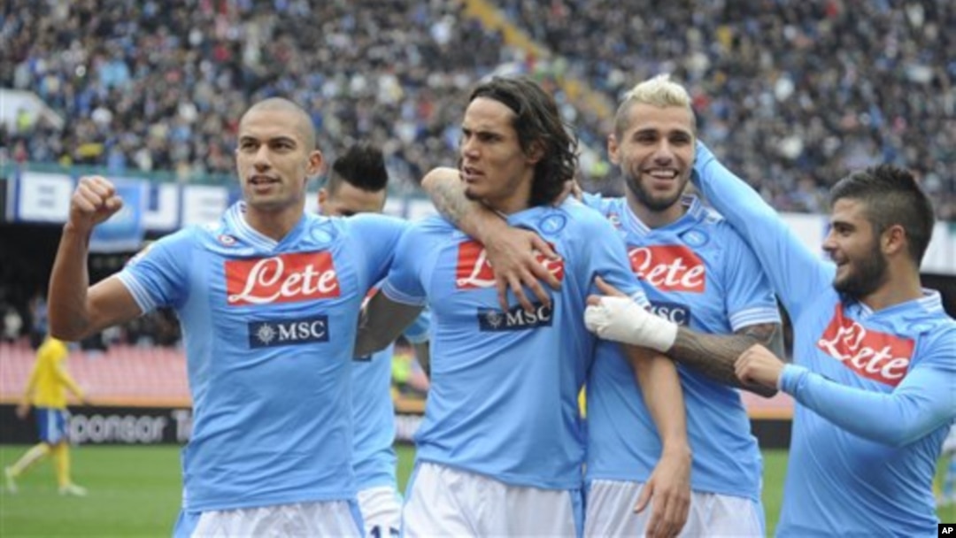 Gokhan Inler dan Edinson Cavani masing-masing mencetak dua gol dan Marek Hamsik juga mencetak gol bagi Napoli (foto, 2/12). 
