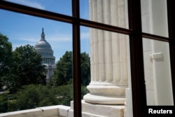 Kubah Capitol AS terlihat dari Gedung Kantor Senat Russell di Capitol Hill di Washington, AS, 19 April 2023. (Foto: REUTERS/Sarah Silbiger)