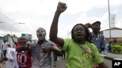 Des manifestants nigérians dans les rues de Lagos le 18 mai 2016.