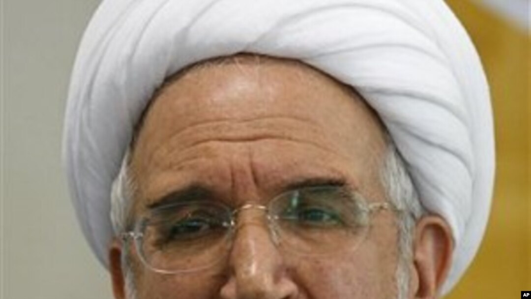 Iranian Pro-reform clergyman Mehdi Karroubi, who heads the Etemad-Melli, the National Trust party, talks during a press conference in Tehran, Iran (File Photo)
