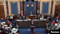 El miércoles 22 de enero de 2020 continúa el Senado en su segunda jornada completa el juicio político del presidente Donald Trump por cargos de abuso de poder y obstrucción del Congreso en Washington.