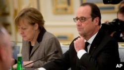 Nemačka kancelarka Merkel i francuski predsednik Oland u Kijevu na sastanku sa ukrajinskim predsednikom Porošenkom, 5. februar 2015.