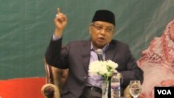 Ketua Umum PBNU KH Said Aqil Siradj saat menjadi pembicara dalam Dialog Kebangsaan di Surabaya, Kamis, 18/5 (Foto: VOA/Petrus).