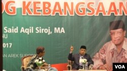 Ketua Umum PBNU KH Said Aqil Siradj menjadi pembicara dalam Dialog Kebangsaan di Surabaya, Kamis 18/5 (Foto: VOA/Petrus).