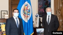 Fiscal general de El Salvador Raúl Melara junto a el Secretario General de la Organización de Estados Americanos (OEA), Luis Almagro. Foto cortesía fiscalía salvadoreña.