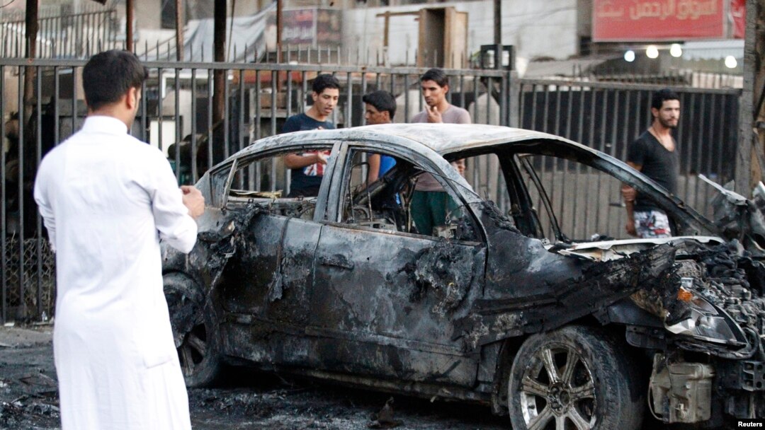 Hiện trường 1 vụ đánh bom xe ở Baghdad, 18/9/2013. Liên Hiệp Quốc cho biết hơn 4.000 người đã thiệt mạng trong khoảng thời gian từ tháng tư đến tháng tám năm nay.