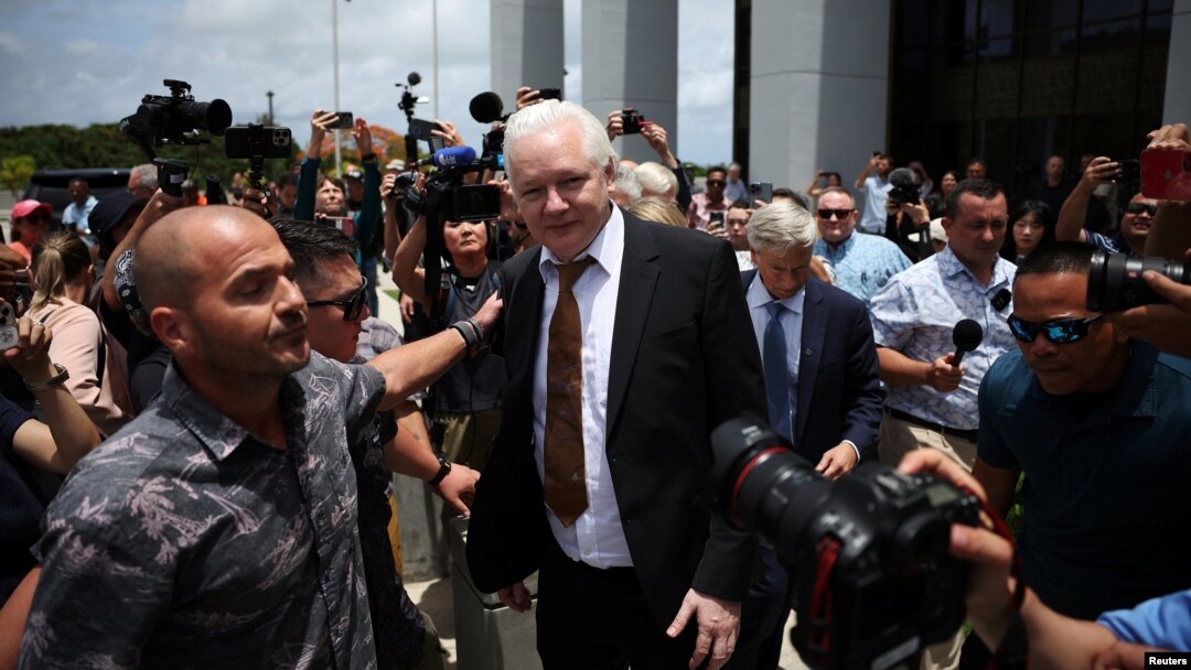 WikiLeaks internet sitesinin kurucusu Julian Assange, Mariana Adaları’ndan Saipan’da çıkarıldığı mahkemece serbest bırakıldı.