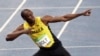 Pelari Jamaika Usain Bolt merayakan kemenangannya setelah berhasil merebut medali emas untuk nomor lari 200 meter final putra kompetisi atletik di stadion Olimpiade Musim Panas, Rio de Janeiro, Brazil, 18 Agustus 2016 (AP Photo/Julio Cortez).