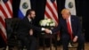 Donald Trump, sostiene una reunión bilateral con el presidente de El Salvador, Nayib Bukele, en el marco de la 74ª sesión de la Asamblea General de las Naciones Unidas (AGNU) en la ciudad de Nueva York, Nueva York, Estados Unidos, el 25 de septiembre de 2019.