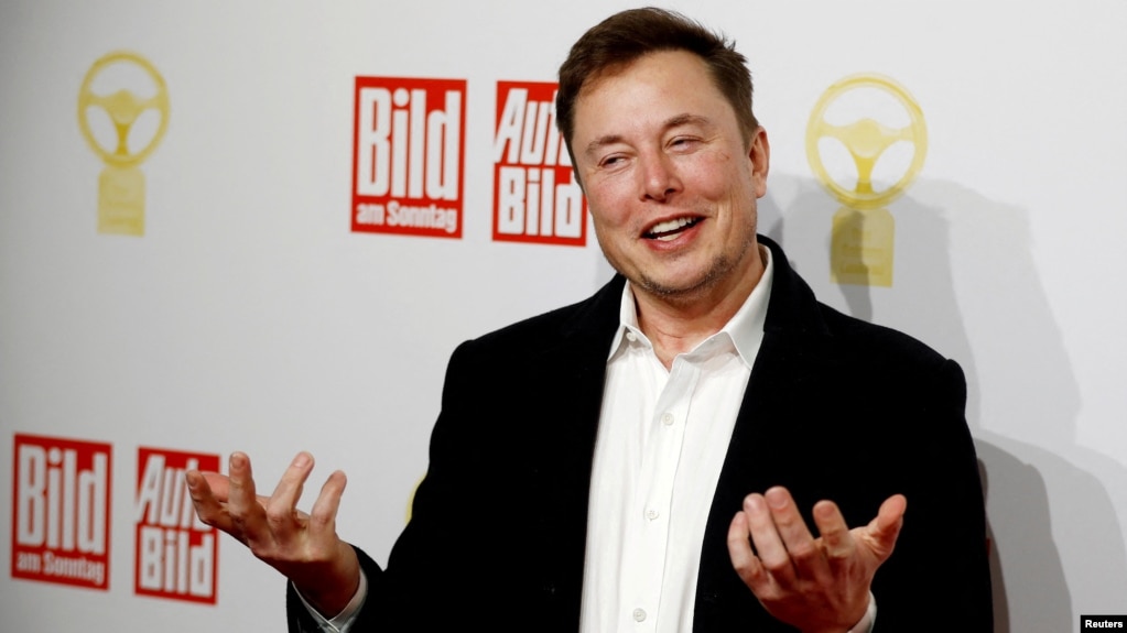 CEO Tesla Elon Musk tại lễ trao giải thưởng ô tô "Das Goldene Lenkrad" (Vô lăng vàng) do tờ báo Đức Bild trao tặng tại Berlin ngày 22/11/2019. Tỷ phú giàu nhất thế giới lên tiếng ủng hộ đảng cực hữu AfD trong cuộc tranh cử ở Đức.