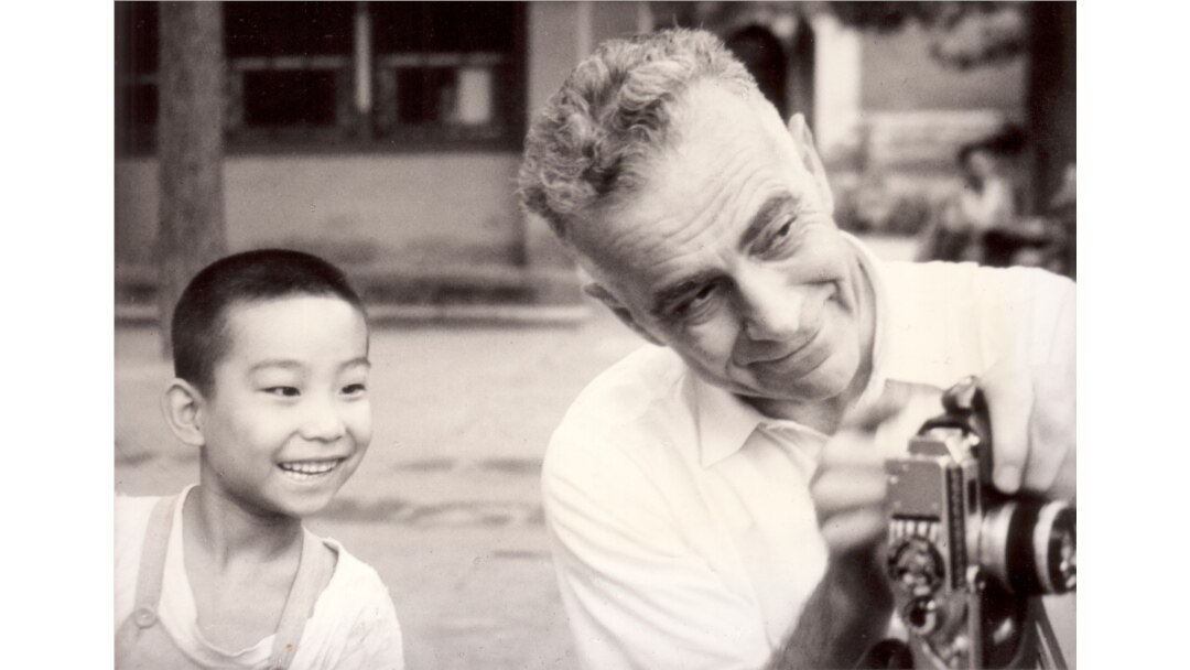 American journalist Edgar Snow, pictured with a Chinese boy in 1960. (Edgar Snow Collection)