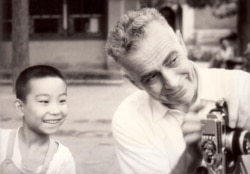 American journalist Edgar Snow, pictured with a Chinese boy in 1960. (Edgar Snow Collection)