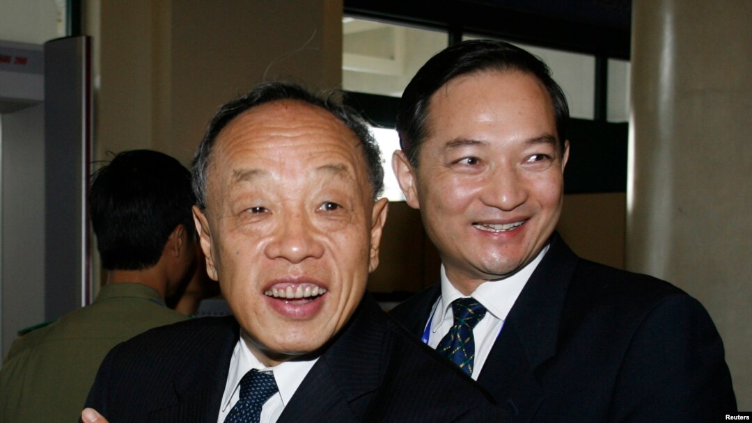 Zhang Kunsheng (kanan) di Hanoi, November 18, 2006 (Foto:dok).