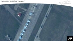 По утверждению НАТО, на снимке истребители СУ-27 на базе Приморско-Ахтарск. Снимок Digital Globe 22 марта 2014 г. Обнародован НАТО 9 апреля.