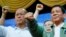 Tổng thống Philippines Rodrigo Duterte và Bộ trưởng Quốc phòng Delfin Lorenzana (trái)