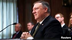 Direktur CIA Mike Pompeo, memberikan kesaksian di depan Komite Hubungan Luar Negeri Senat AS (12/4). 