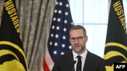 Utusan AS untuk urusan sandera, Adam Boehler, berbicara dalam sebuah acara di Departemen Luar Negeri di Washington, DC, pada 6 Maret 2025. (Foto: AFP/Jim Watson)