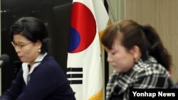 2011년 11월 북한 인권 실태 관련 기자회견에 참석한 탈북 여성들. (자료사진)