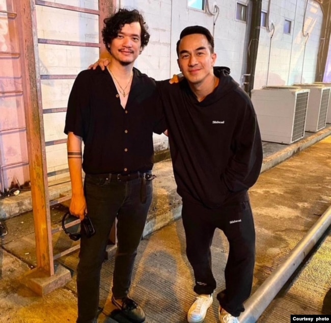 Timo Tjahyanto dan Joe Taslim – Sutradara dan aktor laga di sela-sela syuting film laga "The Night Comes for Us" (dokumentasi Joe Taslim)